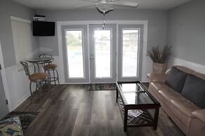 Pet Friendly, 3 BR, 2 BA, Private Pool - Sunset Harbor