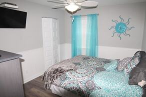 Pet Friendly, 3 BR, 2 BA, Private Pool - Sunset Harbor