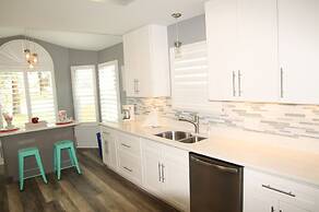 Pet Friendly, 3 BR, 2 BA, Private Pool - Sunset Harbor