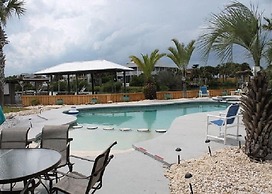 Pet Friendly, 3 BR, 2 BA, Private Pool - Sunset Harbor