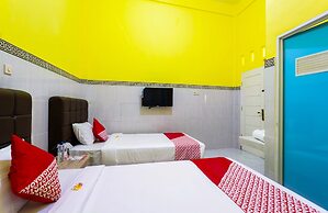 OYO 1427 Azzahra Guest House Syariah