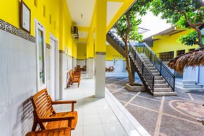 OYO 1427 Azzahra Guest House Syariah