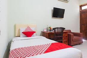 Super OYO 1682 Greenia Hotel