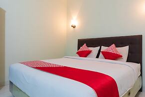 Super OYO 1682 Greenia Hotel