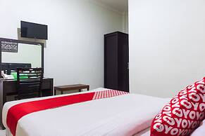 Super OYO 1682 Greenia Hotel