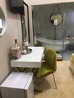 Luxlusive Guest House