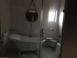 Luxlusive Guest House