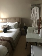 Luxlusive Guest House