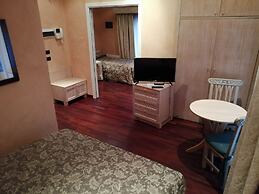 Colosseo Studio Suites