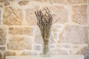 Sir George Luxury Suites