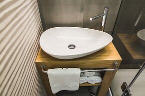 Sir George Luxury Suites