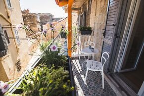 Sir George Luxury Suites