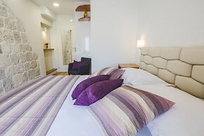 Sir George Luxury Suites