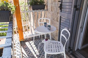 Sir George Luxury Suites