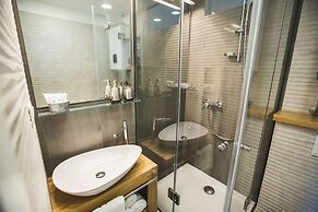 Sir George Luxury Suites