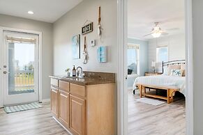 Selah 3 Bedroom Home by RedAwning