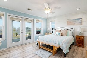 Selah 3 Bedroom Home by RedAwning