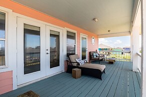 Selah 3 Bedroom Home by RedAwning