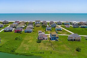 Selah 3 Bedroom Home by RedAwning