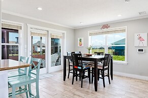 Selah 3 Bedroom Home by RedAwning