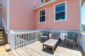 Selah 3 Bedroom Home by RedAwning