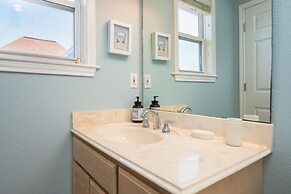 Selah 3 Bedroom Home by RedAwning