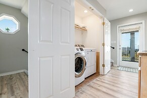 Selah 3 Bedroom Home by RedAwning