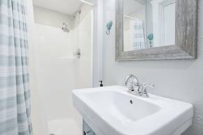 Selah 3 Bedroom Home by RedAwning