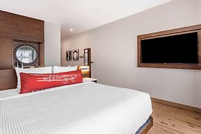 Cambria Hotel Nashville Airport