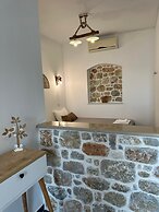 Elenis Studios & Apartments