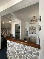 Elenis Studios & Apartments