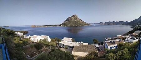 Elenis Studios & Apartments