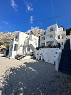 Elenis Studios & Apartments