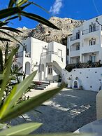 Elenis Studios & Apartments