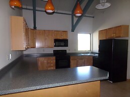 Three House 2 Bed 2 Bath THWC