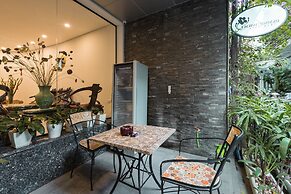 Narcissus Hotel and Apartment