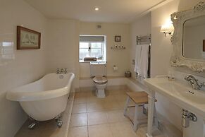 The Feathered Nest Country Inn