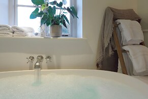 The Feathered Nest Country Inn