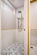 Isara Boutique Hotel and Cafe