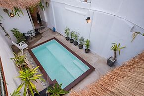 Isara Boutique Hotel and Cafe