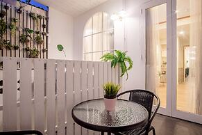 Isara Boutique Hotel and Cafe