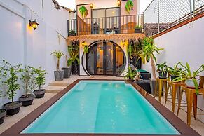 Isara Boutique Hotel and Cafe