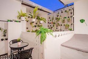 Isara Boutique Hotel and Cafe