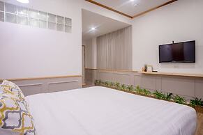 Isara Boutique Hotel and Cafe