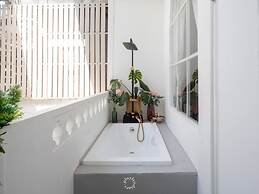 Isara Boutique Hotel and Cafe