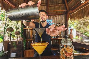 Casa Punta Coco & Beach Club