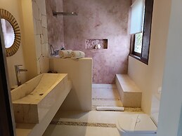 Casa Punta Coco & Beach Club