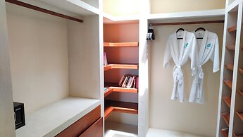 Casa Punta Coco & Beach Club