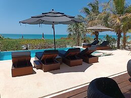Casa Punta Coco & Beach Club