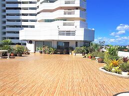 Fantastic 2 bed With Huge Balcony & sea Views